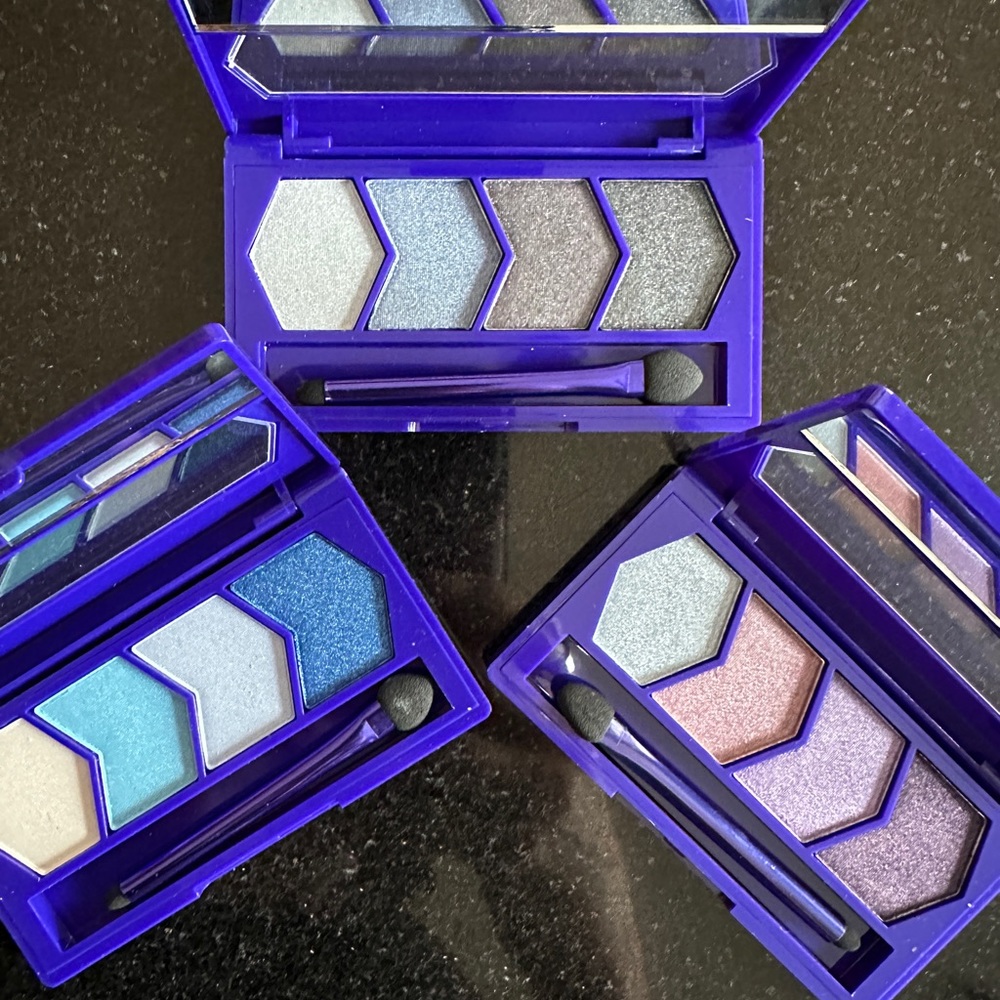3 Brand New Acti-labs eyeshadow palettes
4 colors in each